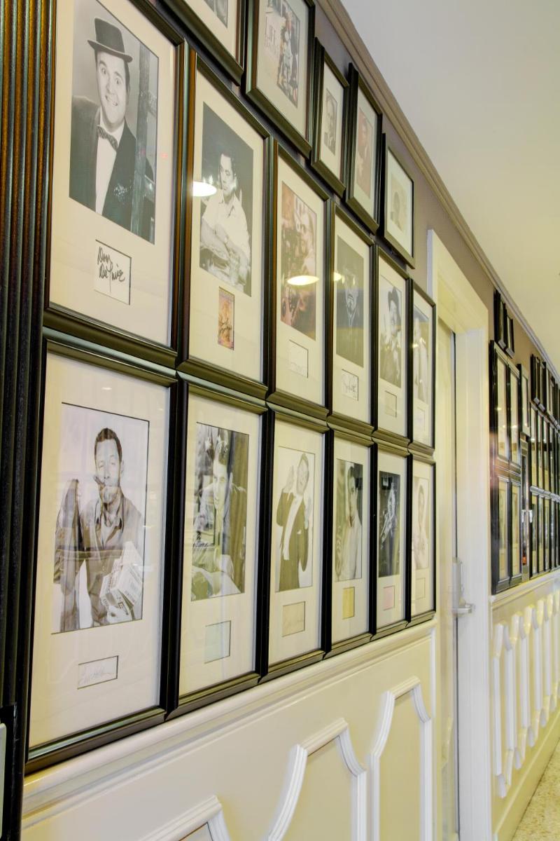 Best Western Plus Hollywood Hills Hotel - image 4