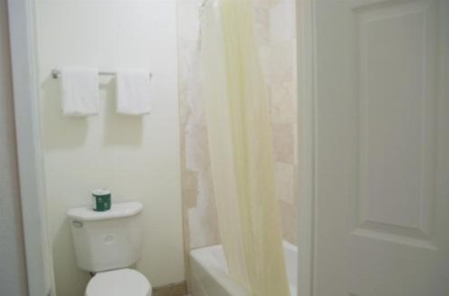 Americas Best Value Inn Hollywood - image 4