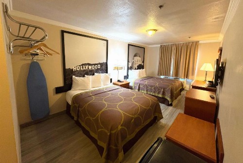 Super 8 by Wyndham Hollywood/LA Area - image 23