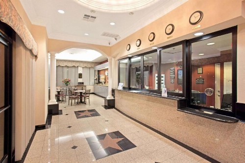 Super 8 by Wyndham Hollywood/LA Area - image 3