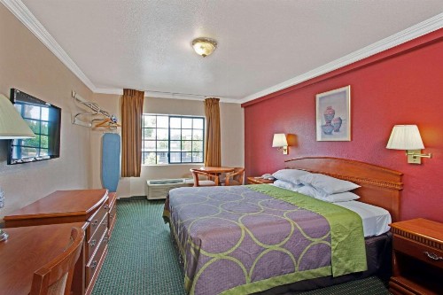 Super 8 by Wyndham Hollywood/LA Area - image 6