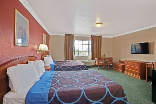 Super 8 by Wyndham Hollywood/LA Area - image 7
