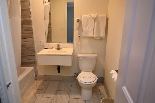 Hollywood Stars Inn - image 28