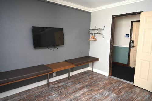 Hollywood Stars Inn - image 3