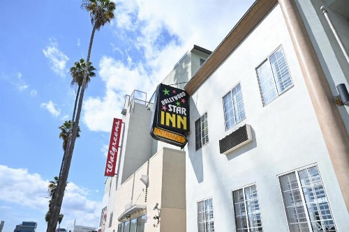 Hollywood Stars Inn - image 32