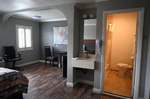 Hollywood Stars Inn - image 36
