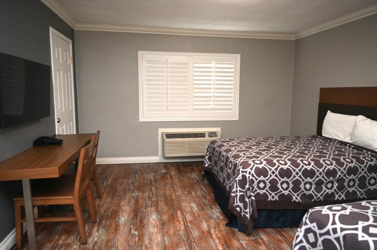Hollywood Stars Inn - image 4