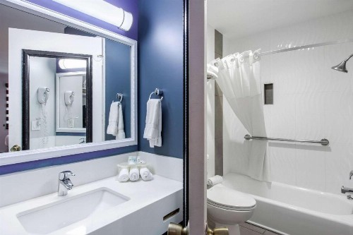 Quality Inn Near Hollywood Walk of Fame - image 21