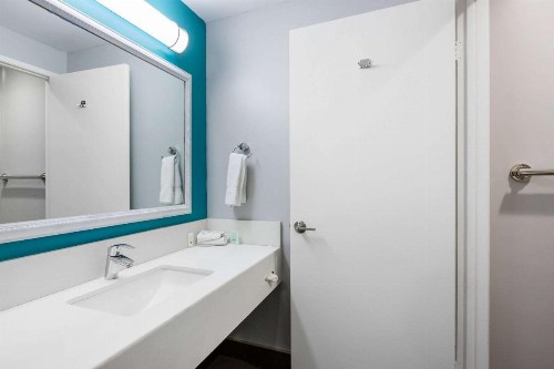 Quality Inn Near Hollywood Walk of Fame - image 23