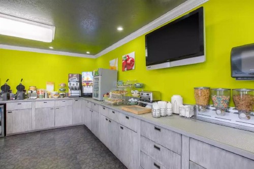 Quality Inn Near Hollywood Walk of Fame - image 30