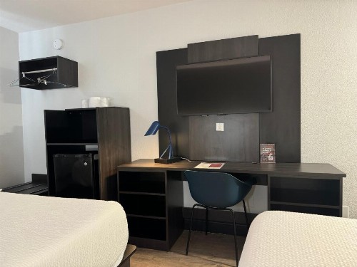 Motel 6 Hollywood - image 11