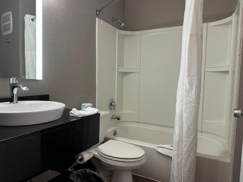 Motel 6 Hollywood - image 13