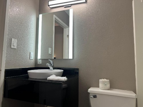 Motel 6 Hollywood - image 2