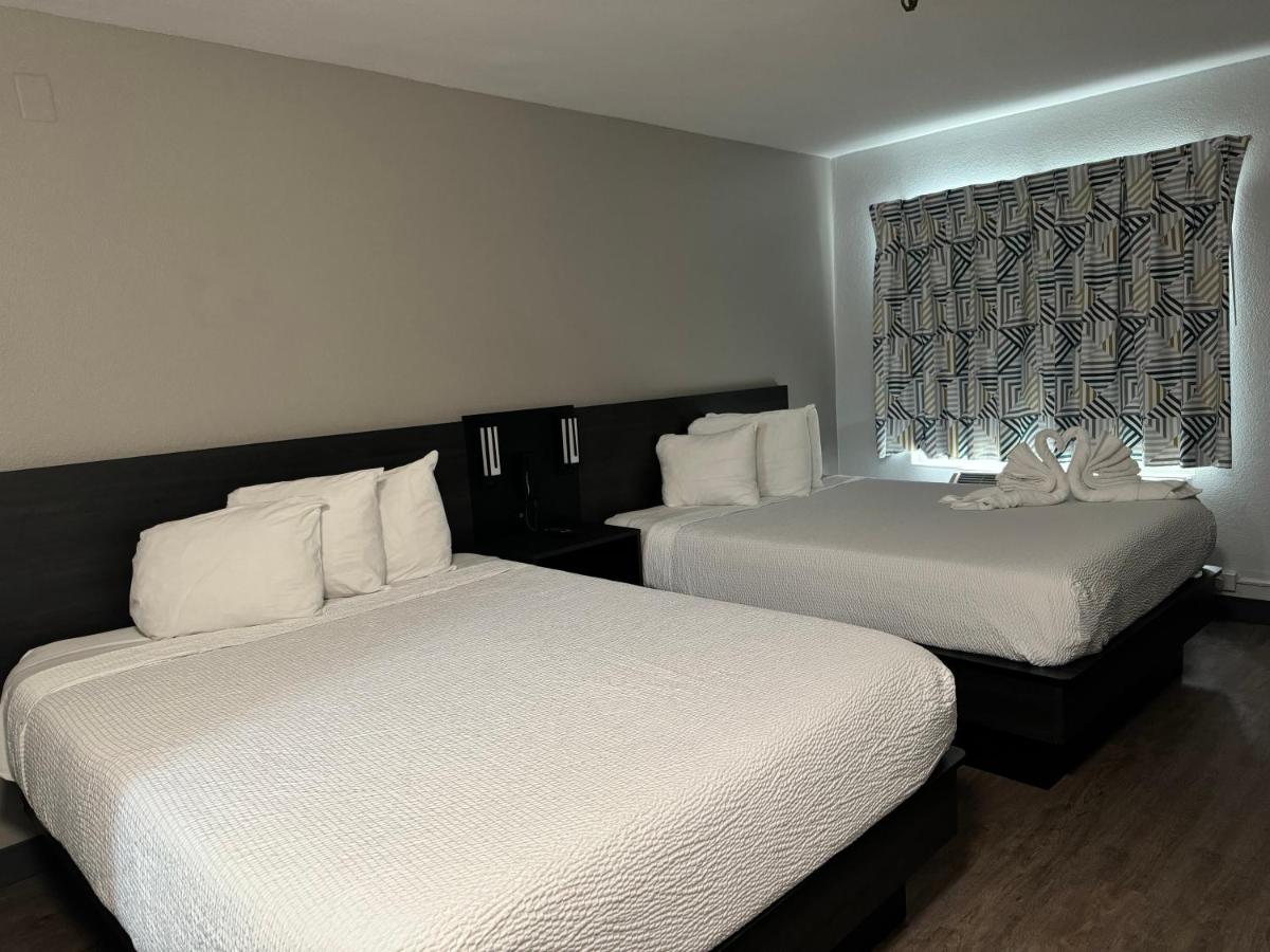 Motel 6 Hollywood - image 3