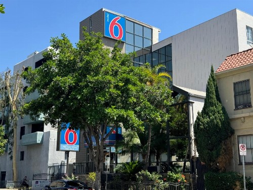Motel 6 Hollywood - image 6
