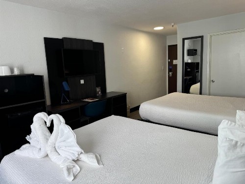 Motel 6 Hollywood - image 7