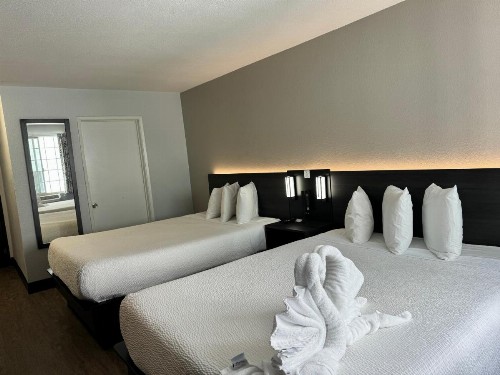 Motel 6 Hollywood - image 8
