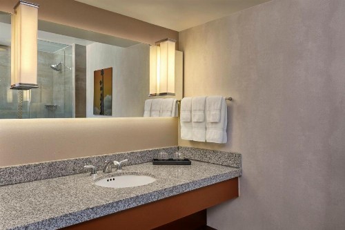 Loews Hollywood Hotel - image 29