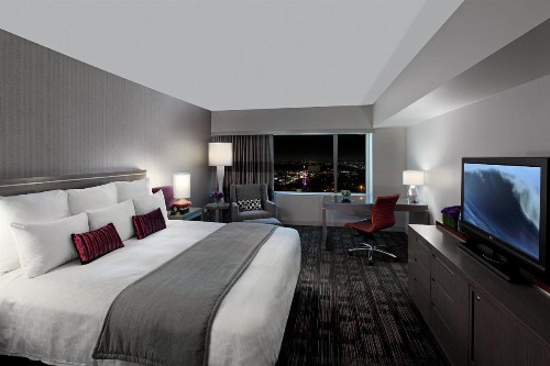 Loews Hollywood Hotel - image 9