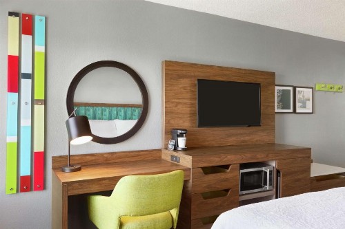 Hampton Inn & Suites Fort Lauderdale Airport - image 9