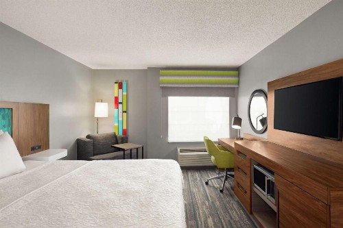 Hampton Inn & Suites Fort Lauderdale Airport - image 10