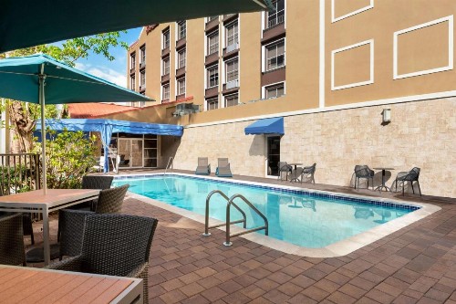 Hampton Inn & Suites Fort Lauderdale Airport - image 11