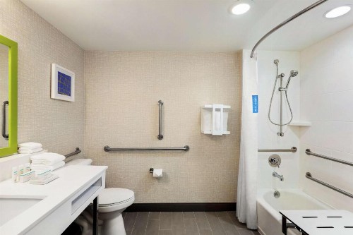 Hampton Inn & Suites Fort Lauderdale Airport - image 12