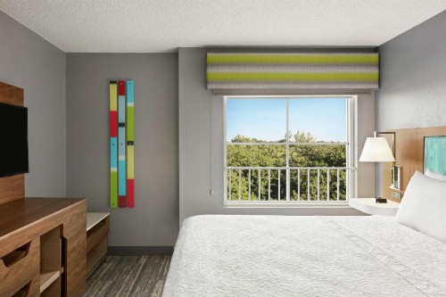 Hampton Inn & Suites Fort Lauderdale Airport - image 14