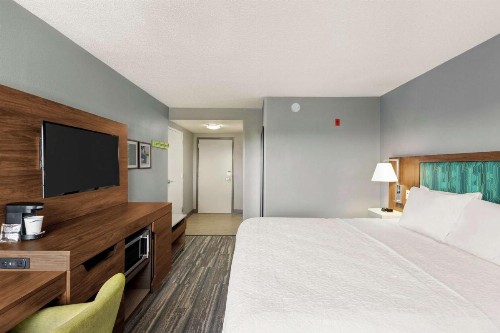 Hampton Inn & Suites Fort Lauderdale Airport - image 16