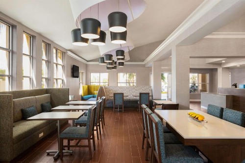 Hampton Inn & Suites Fort Lauderdale Airport - image 4