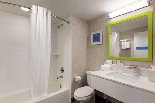 Hampton Inn & Suites Fort Lauderdale Airport - image 7