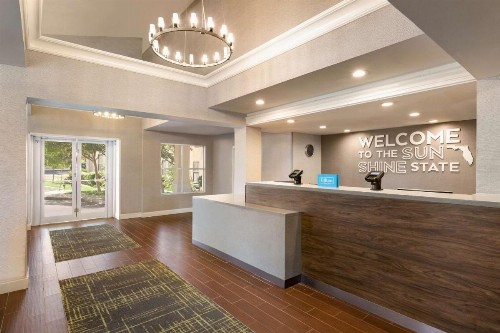 Hampton Inn & Suites Fort Lauderdale Airport - image 8