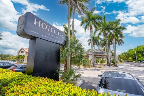 Hotolos Hollywood - image 4