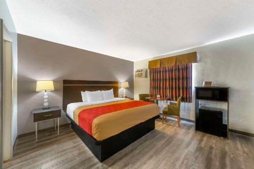 Econolodge Hollywood - image 1