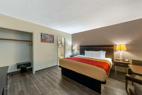 Econolodge Hollywood - image 10