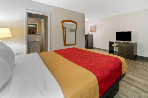 Econolodge Hollywood - image 11