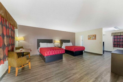 Econolodge Hollywood - image 17