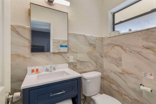 Econolodge Hollywood - image 3