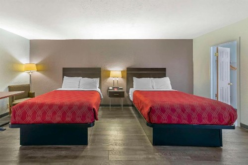 Econolodge Hollywood - image 4