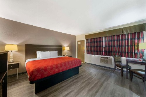 Econolodge Hollywood - image 5