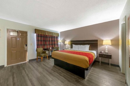 Econolodge Hollywood - image 7
