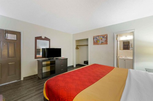 Econolodge Hollywood - image 9