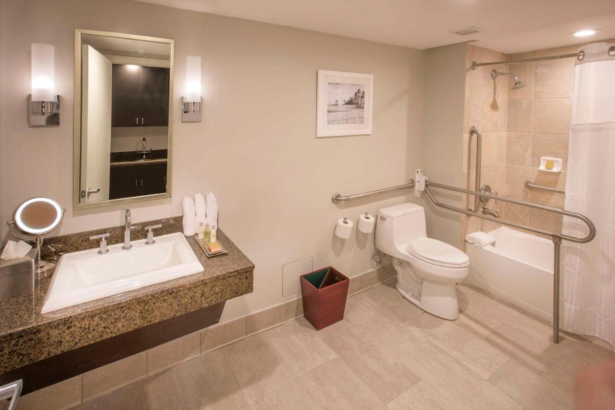 DoubleTree Resort Hollywood Beach - image 2