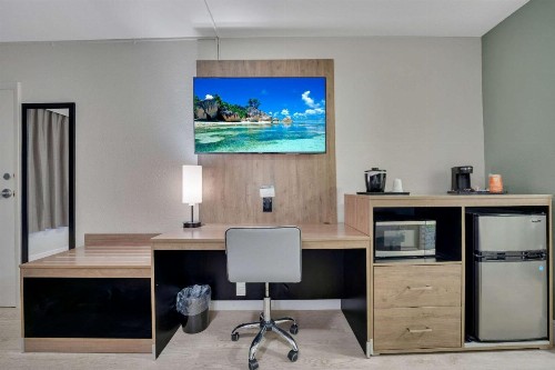 Quality Inn & Suites Airport - Cruise Port Hollywood - image 19