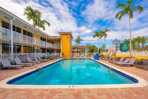 Quality Inn & Suites Airport - Cruise Port Hollywood - image 2