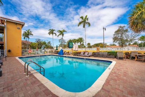 Quality Inn & Suites Airport - Cruise Port Hollywood - image 24