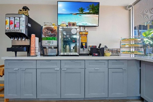 Quality Inn & Suites Airport - Cruise Port Hollywood - image 25