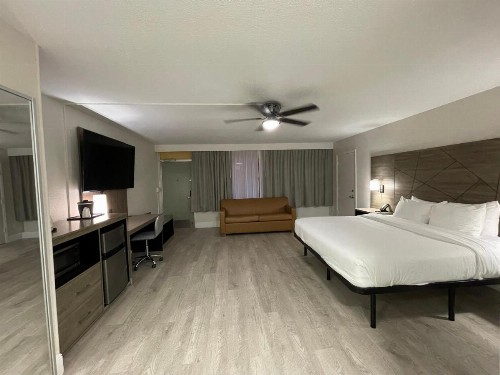 Quality Inn & Suites Airport - Cruise Port Hollywood - image 27