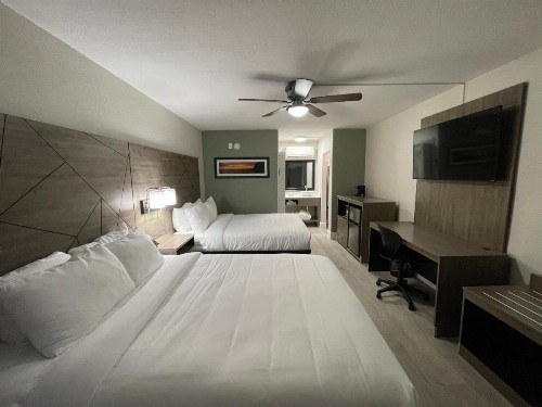 Quality Inn & Suites Airport - Cruise Port Hollywood - image 34
