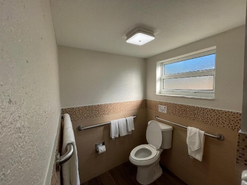 Quality Inn & Suites Airport - Cruise Port Hollywood - image 5
